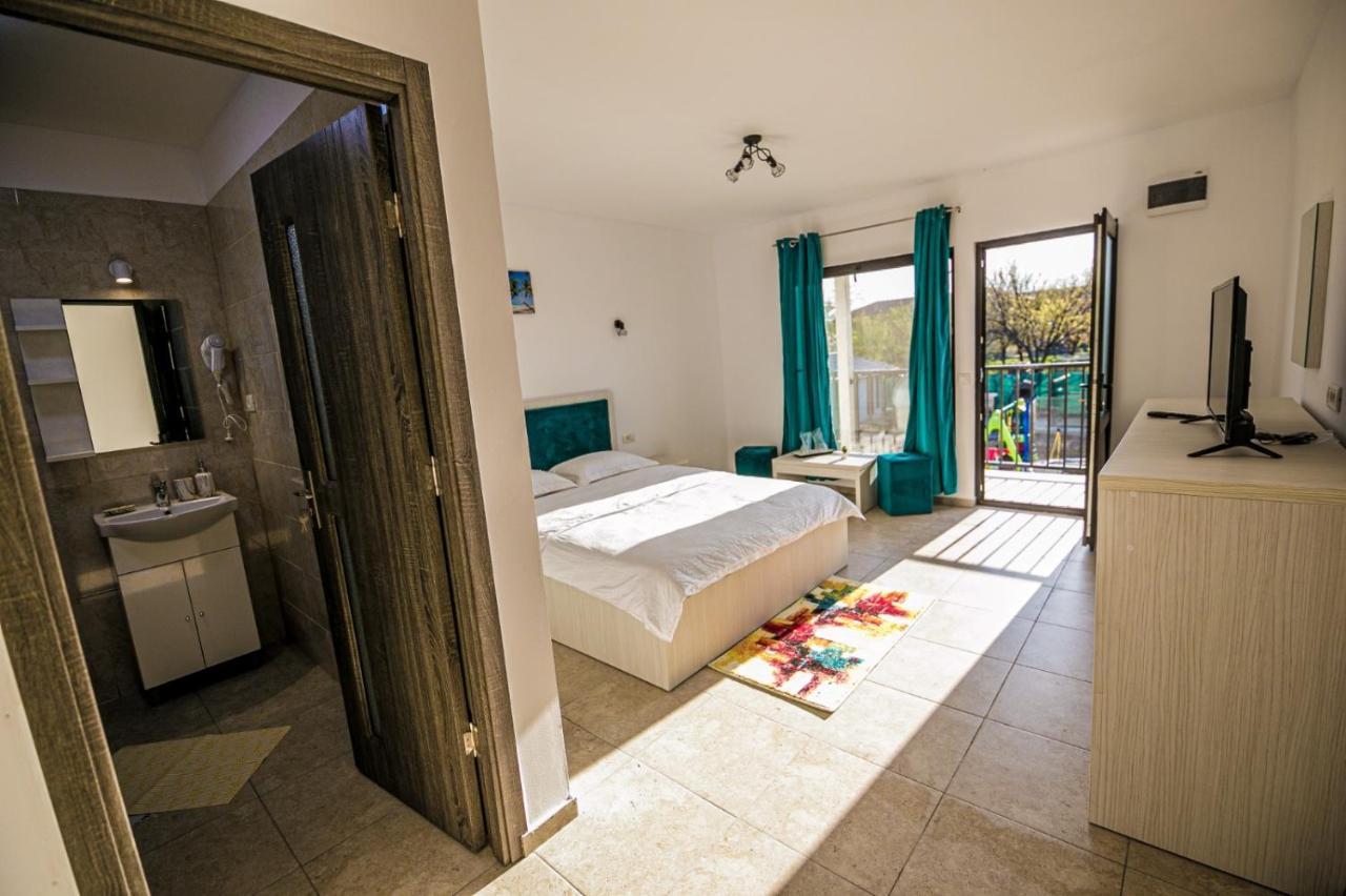 Complex Turistic N&S Hotel 2 Mai Bagian luar foto