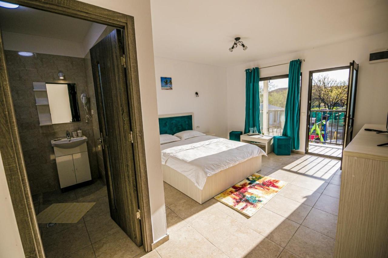 Complex Turistic N&S Hotel 2 Mai Bagian luar foto