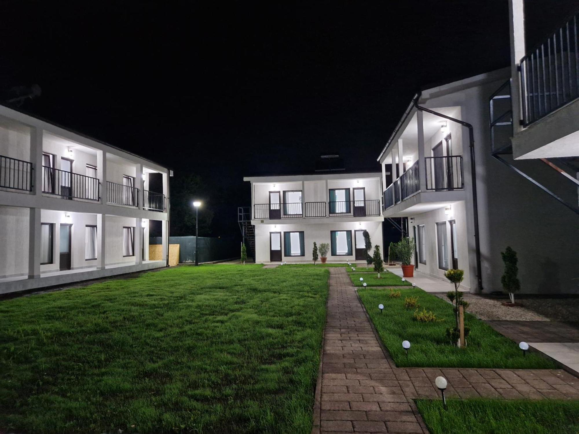 Complex Turistic N&S Hotel 2 Mai Bagian luar foto