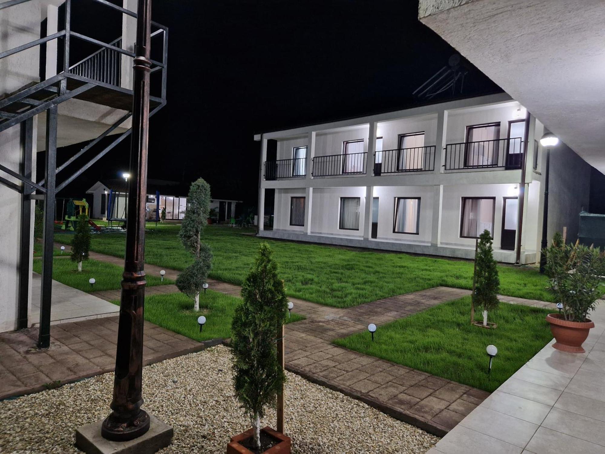 Complex Turistic N&S Hotel 2 Mai Bagian luar foto